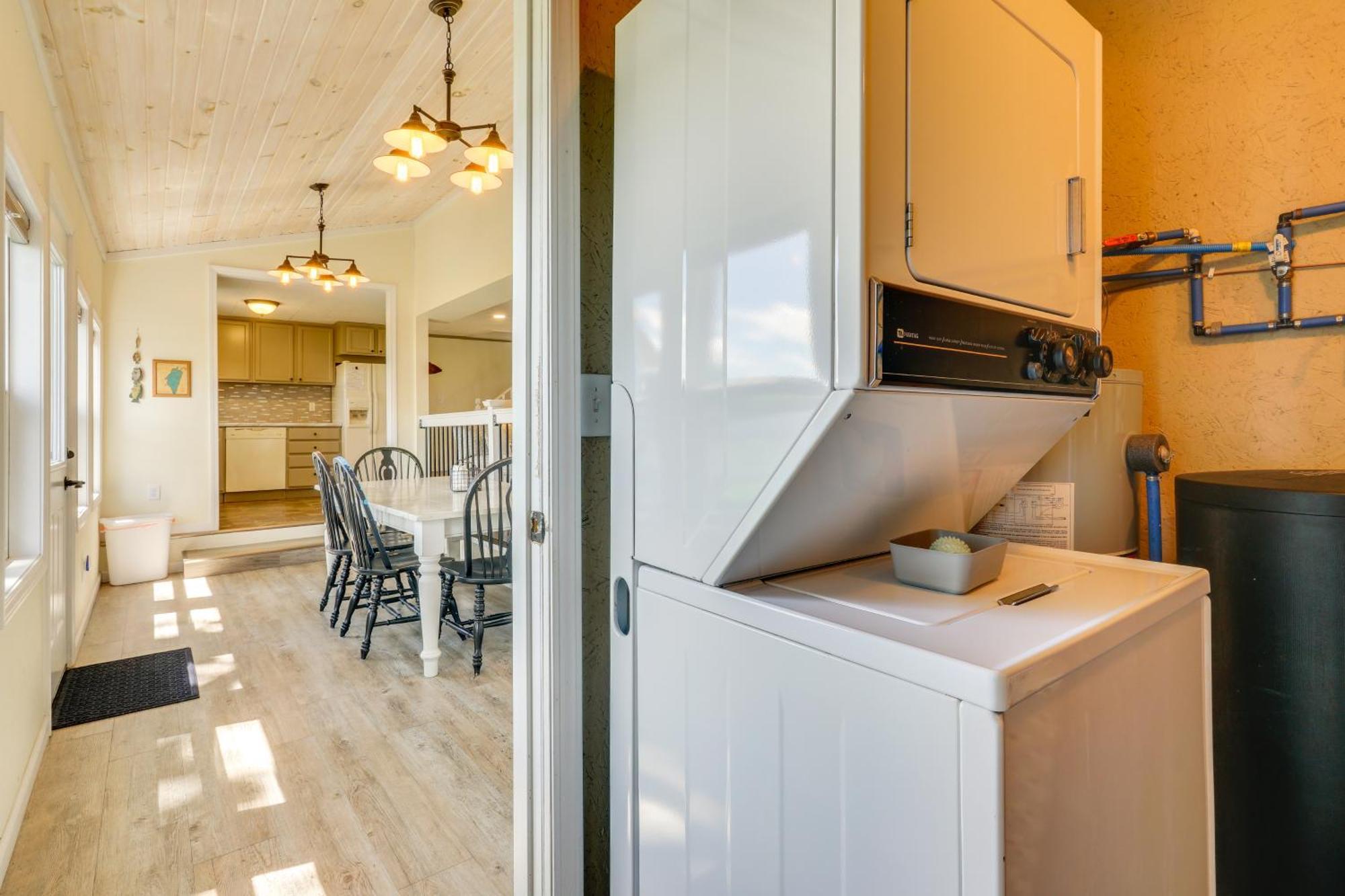 Howe Retreat With Fire Pit And Private Boat Dock! Exterior foto