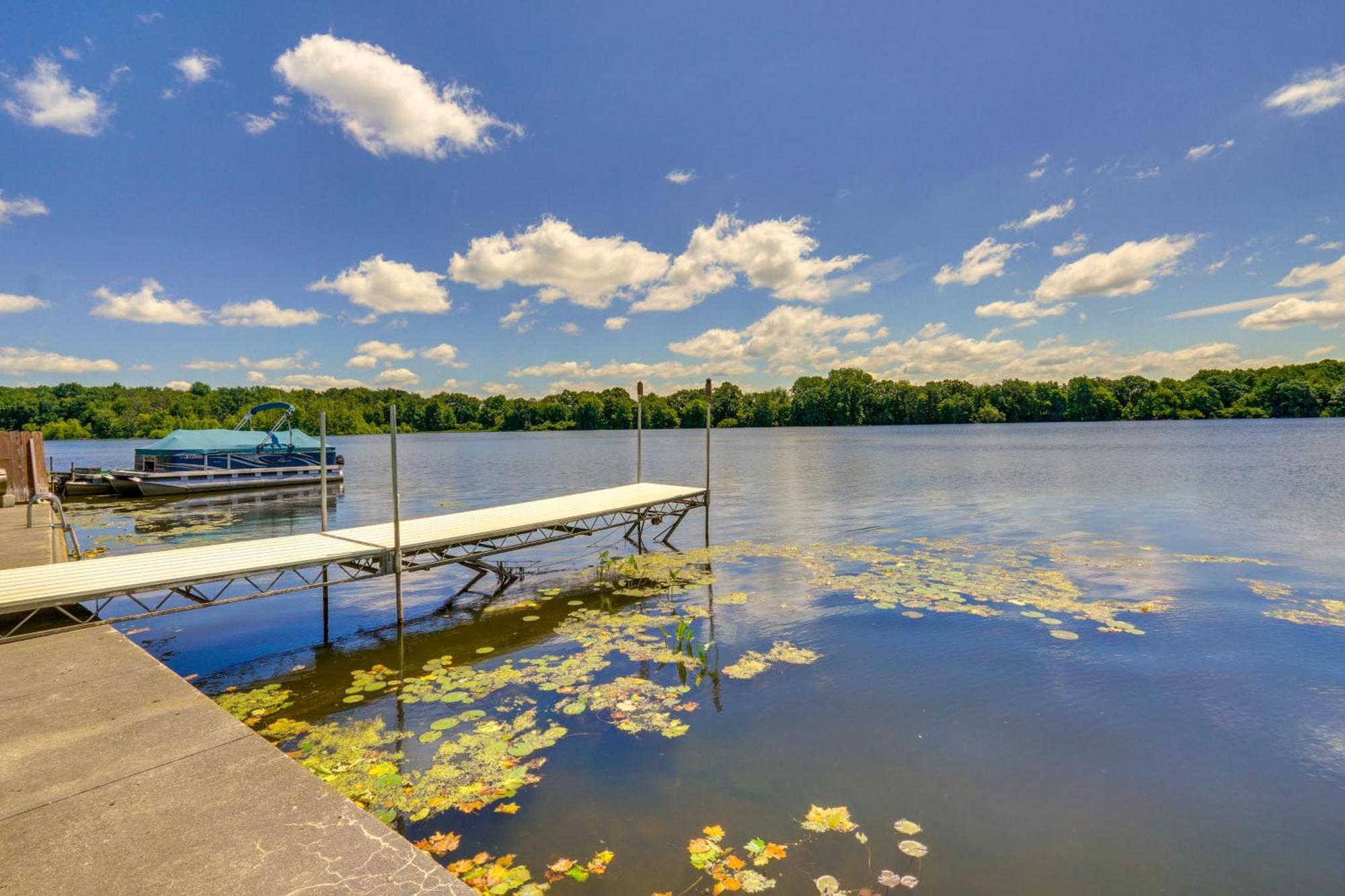 Howe Retreat With Fire Pit And Private Boat Dock! Exterior foto