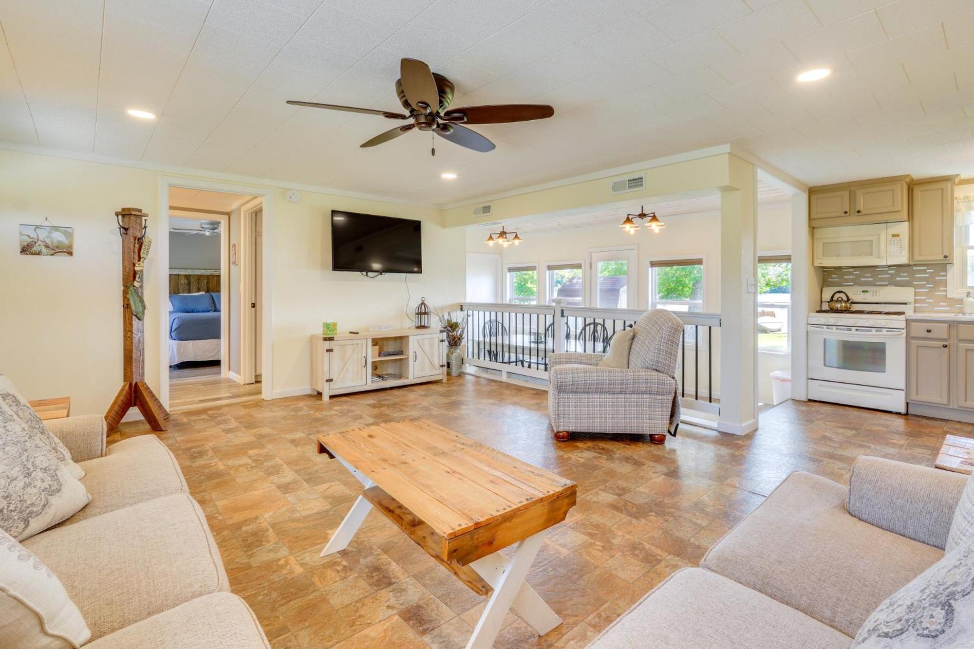 Howe Retreat With Fire Pit And Private Boat Dock! Exterior foto